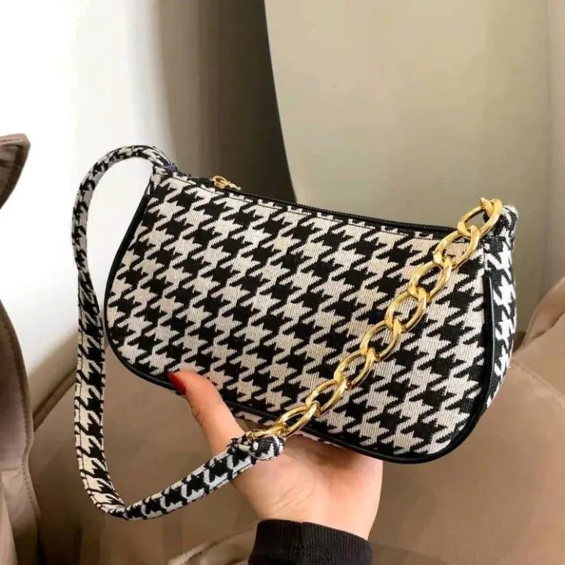 Chain shoulder bag