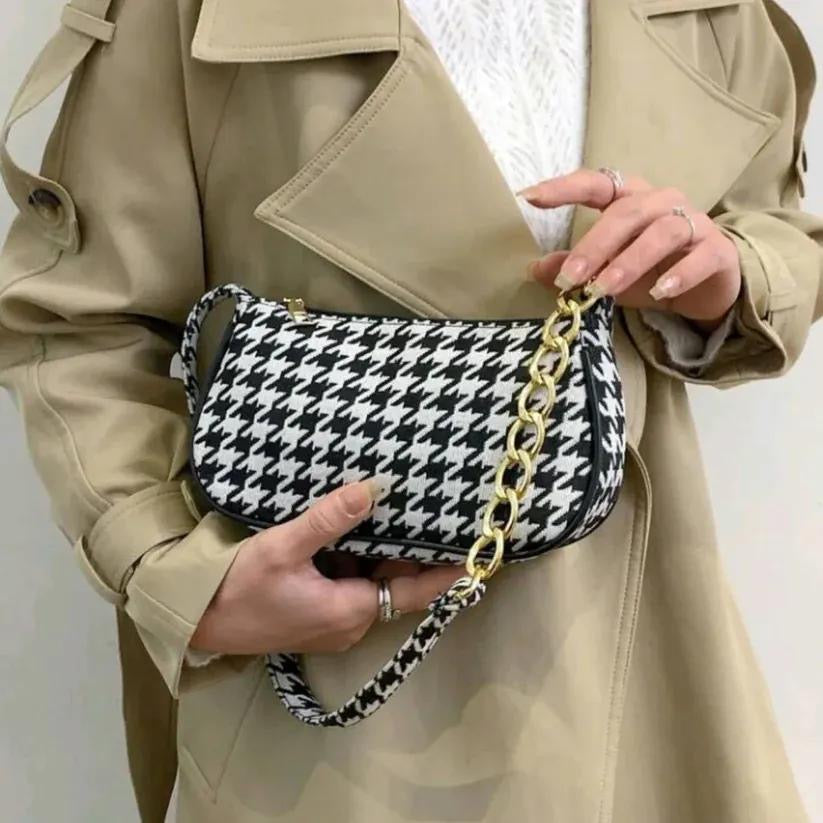 Chain shoulder bag